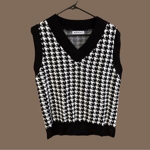 Houndstooth Pattern Knit Sweater Vest